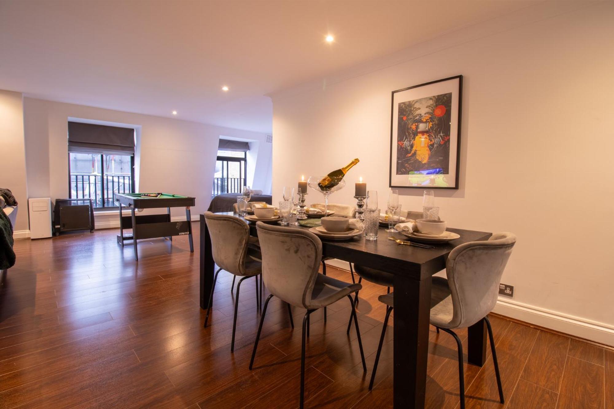 Apartment Old Spacious 2 Bedroom Flat With Pool Table Opposite Park 7